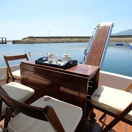 Yacht Galicia Úszó hotel