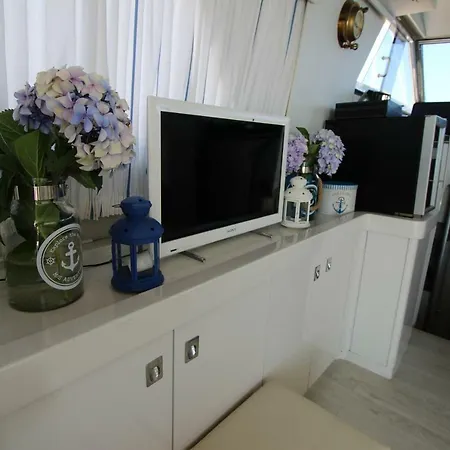 Úszó hotel Yacht Galicia Sanxenxo