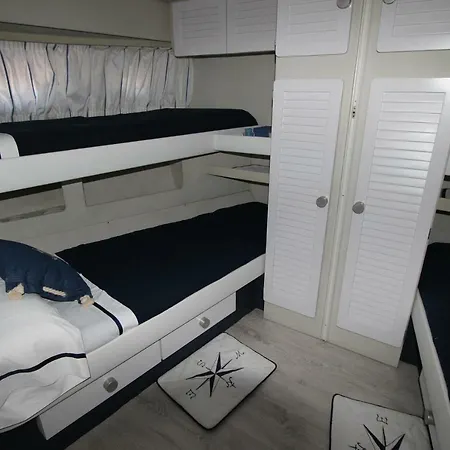 Úszó hotel Yacht Galicia Sanxenxo